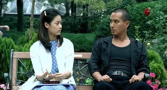 女大学生误入“泥潭”,却患上人质综合症,结局令人咋舌...