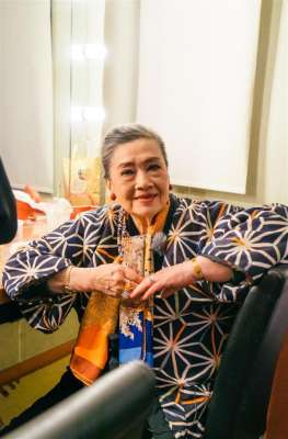 金梭和银梭原唱(84岁朱逢博登台唱《金梭和银梭》，35年前他们在上海创立中国首个轻音乐团)