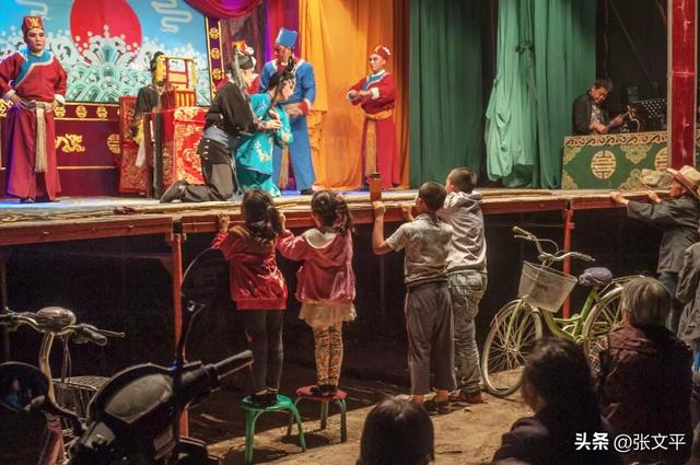 传统剧目《双官诰》中的“官诰”是指什么?