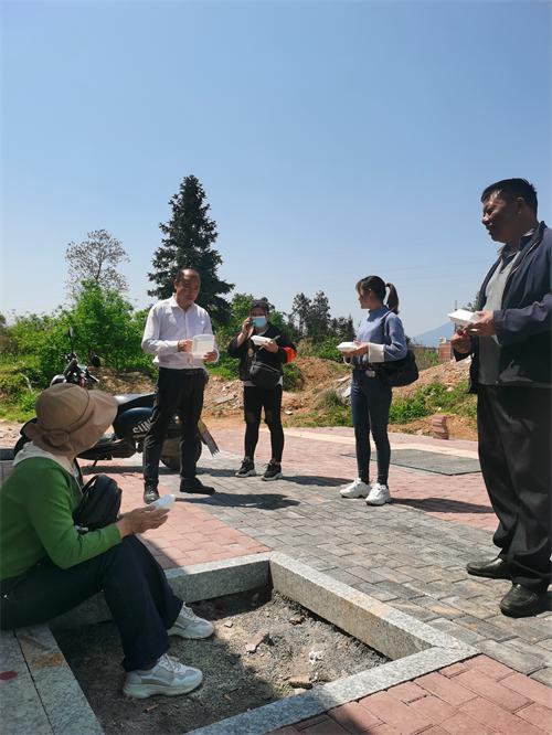 蓝山县人大代表李小玲：为民而鼓 为民而呼