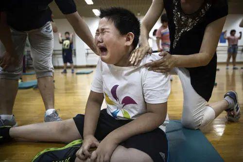 “年画娃娃”火了,小脸肉嘟嘟,网友:家长就喂了个脸?