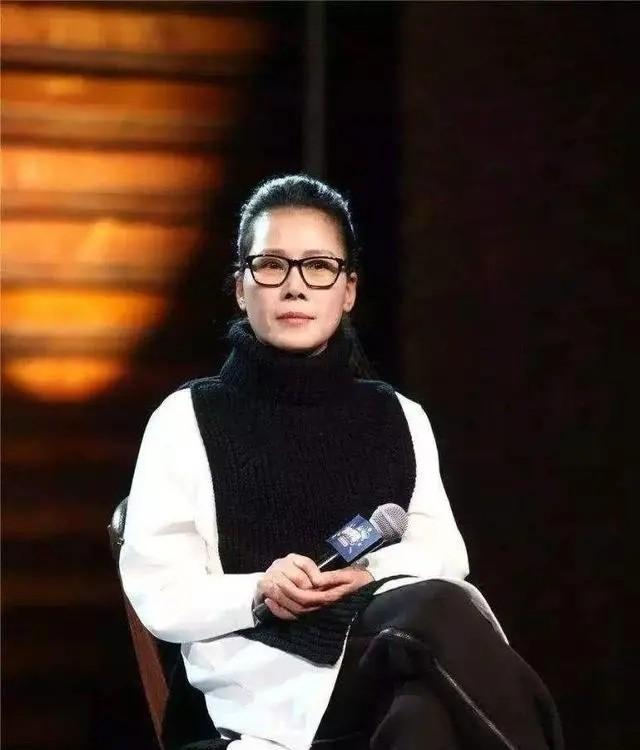 田震：不后悔与那英决裂，我和她不亲，23年后，二人差距显而易见