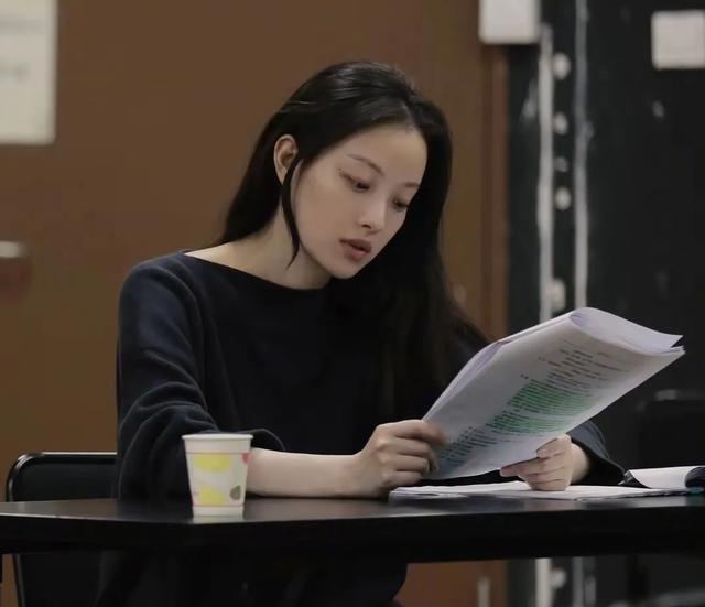 倪妮：24岁恋上大叔，30岁与小弟分手，如今呢？