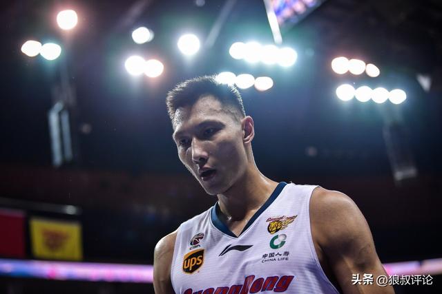 网友分享日本旅游偶遇易建联：过于兴奋盯了一个小时被误以为黑粉