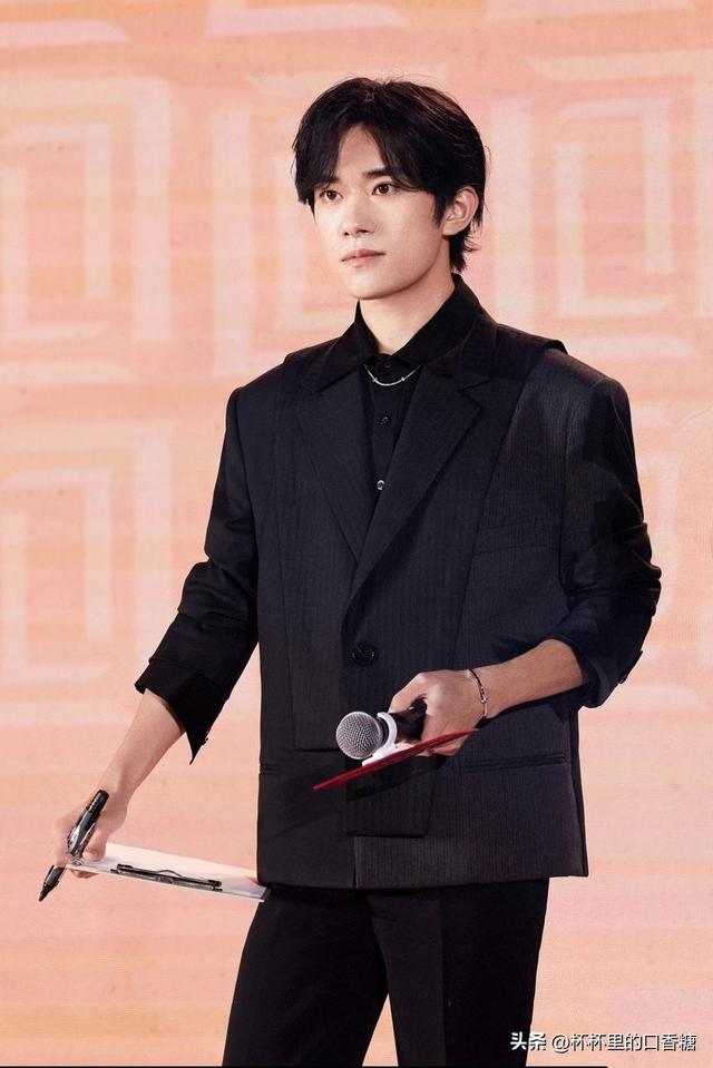 身高不到180男星！任嘉伦178、《长月烬明》罗云熙177，杨洋成谜