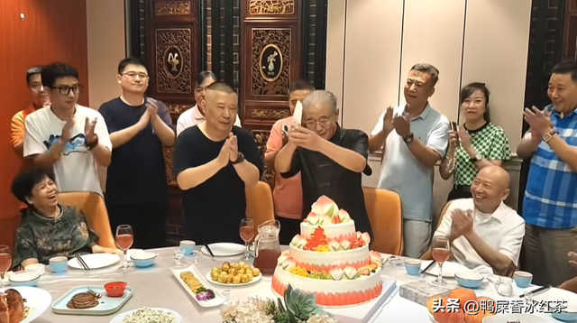 天津这一夜,暴露了刘威的“真实身份”,难怪郭德纲都得靠边站