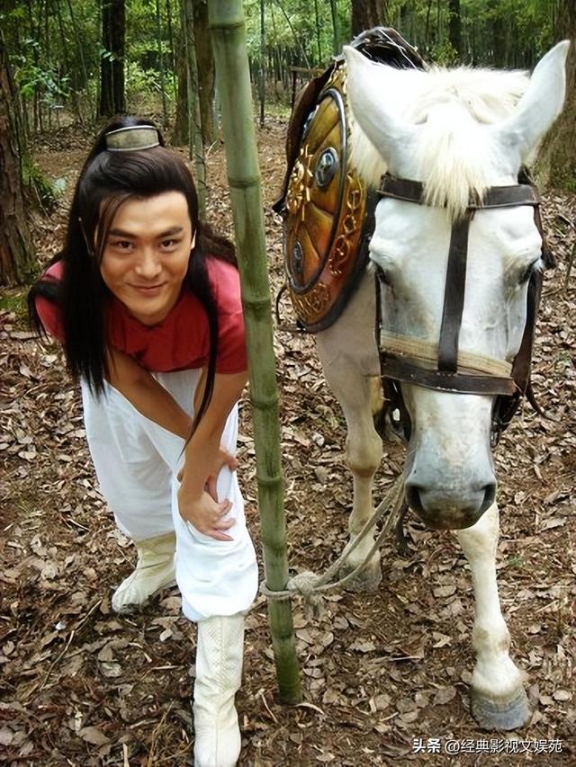 08版《射雕英雄传》幕后花絮：感觉胡歌手里的这桶泡面好香