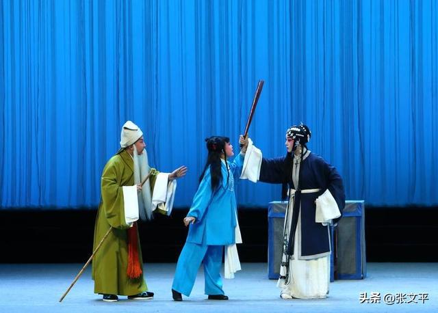 传统剧目《双官诰》中的“官诰”是指什么?