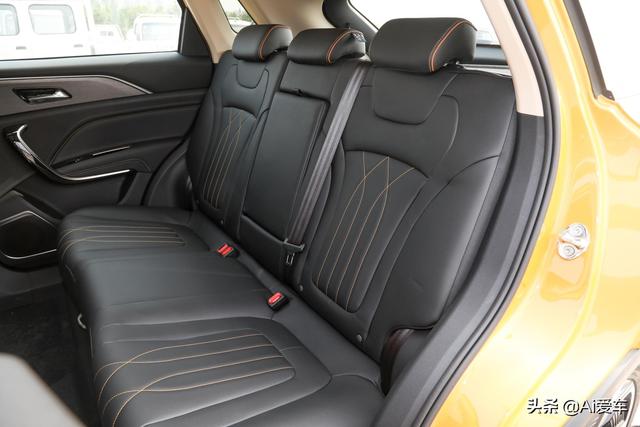 尺寸不小车身好停，自动挡好开家用SUV，不贵又省油，实拍奔腾T77