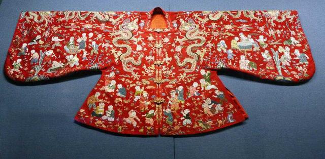 红楼梦的怪现象：遍地是二爷，到处藏续弦，背后是何玄机？