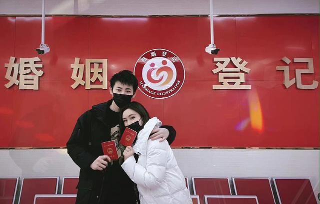 同一天领证,大王结婚杨紫柳岩送祝福,张檬金圣恩结婚张远送祝福