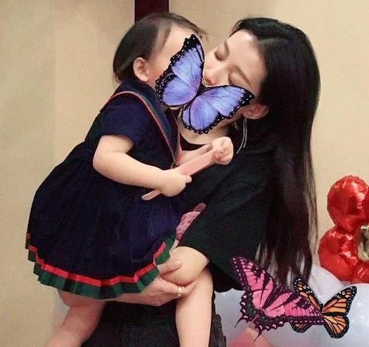 孙怡离婚后首晒女儿，大福家中奔跑扮仙子，孙怡户外开心玩耍