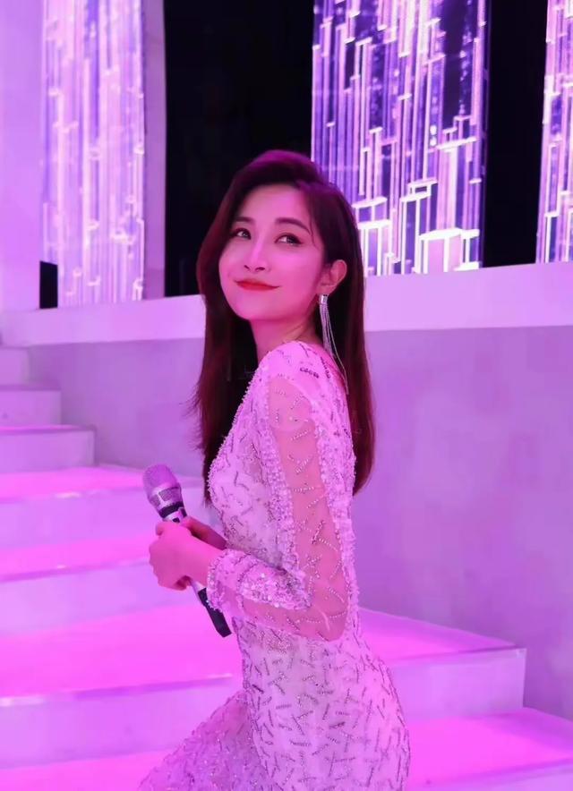 身高170Cm的前央视主持人汪聪低调的都快不认识了真的好美啊