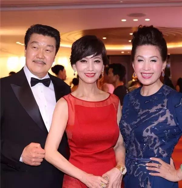 和王小凤并称鬼后，最美女僵尸，如今幸福美满