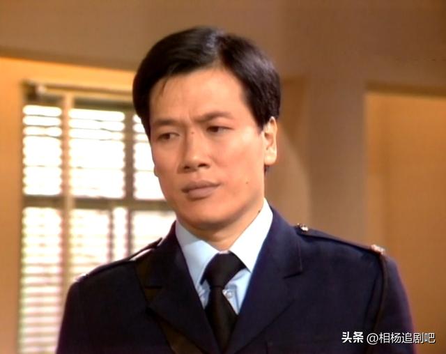 《猎鹰》:82年的刘德华青涩出演,梁朝伟做配角,周星驰跑龙套