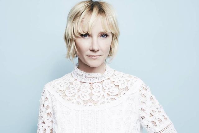 好莱坞女星安妮·海切车祸去世，家属决定捐献其器官