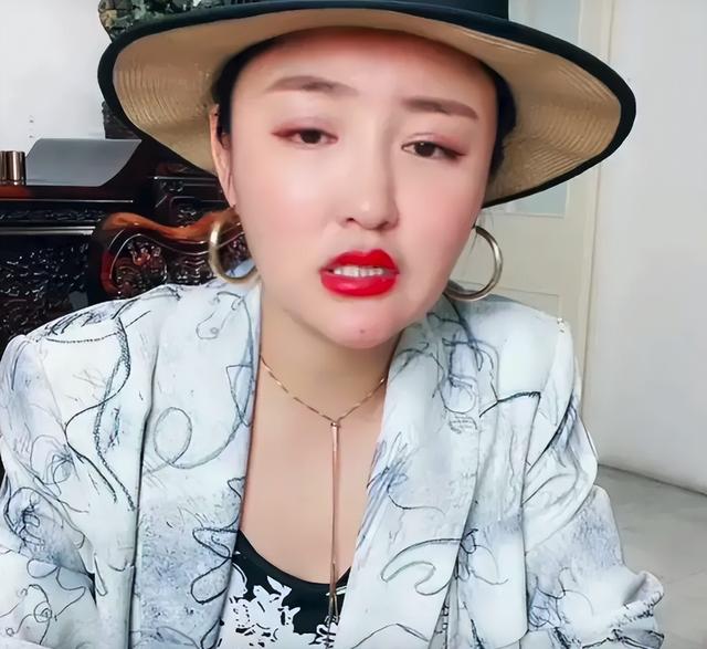 娇娇直播再爆料，称前夫强到不屑赵本山，称自己是毒蛇要咬死他