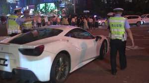 撒腿(事发长沙27岁小伙扔下法拉利撒腿就跑)