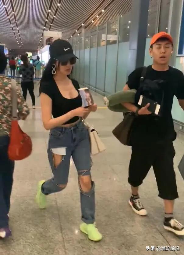 165张天爱同框168袁泉，袁泉的腰直逼张天爱胸，到底谁谎报了身高