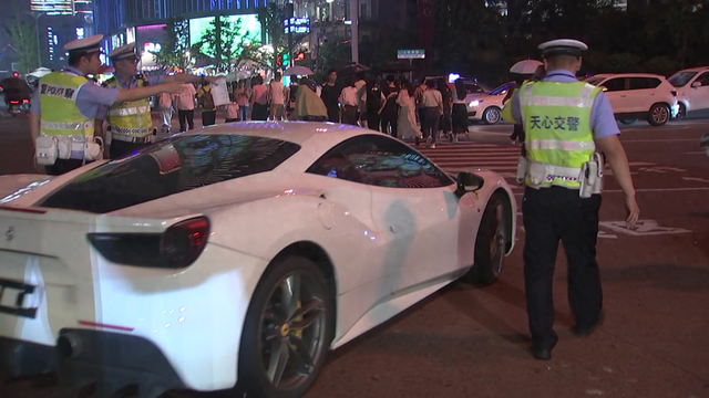 事发长沙!27岁小伙扔下法拉利撒腿就跑