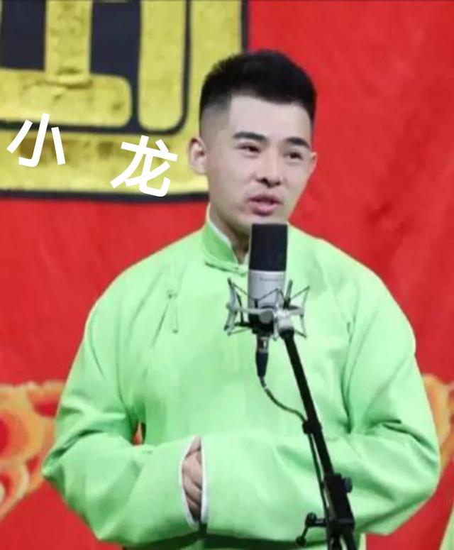 德云社“霄”字科六人。岳云鹏的徒弟好像更有出息些。