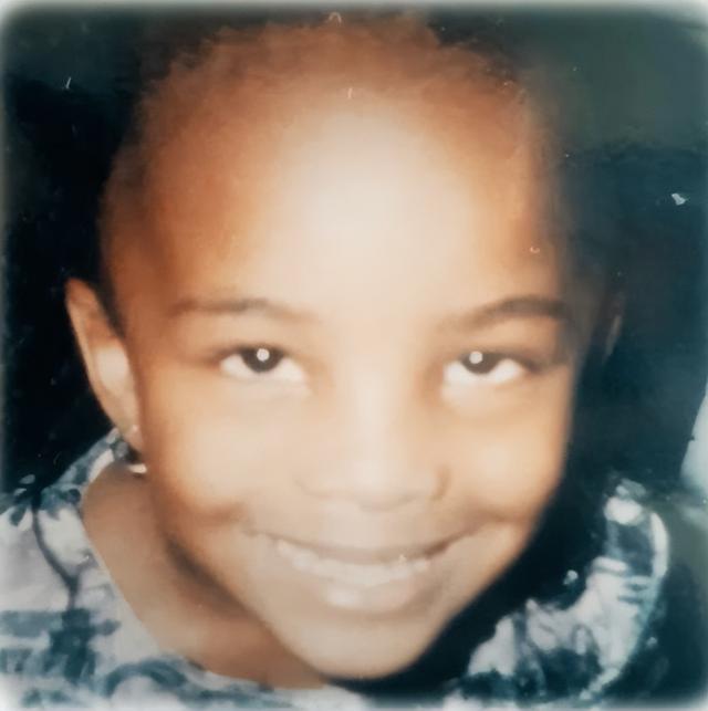 英国双性人网红兼有卵巢和睾丸，花60万再造丁丁，又用卵子生了娃