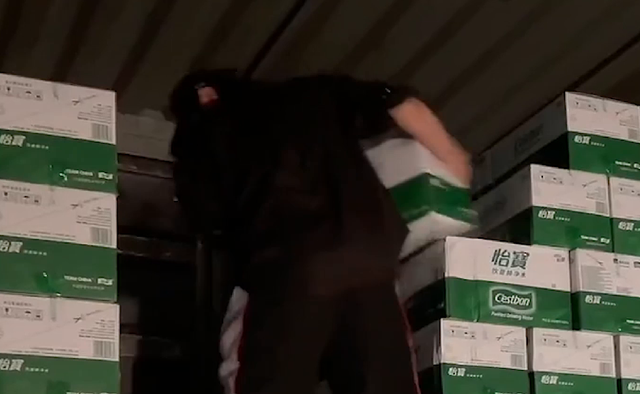 网红白冰：14岁辍学，25岁在上海买豪华别墅，他到底是什么来头？