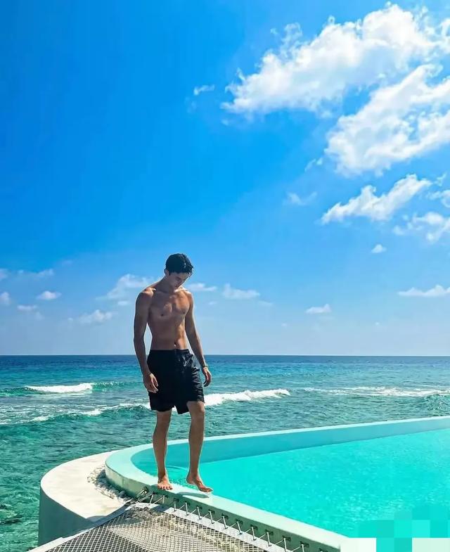 老天奶！这是看着长大的孩子“光屁股”吴磊？真像“杀猪盘”网照