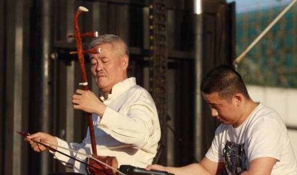 赵本山国籍引争议，拿出户口本放话：我的根在中国，我不会移民！