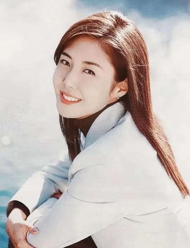 12位日本昭和女星,个个都是风情万种的美熟女,你更喜欢哪一位?