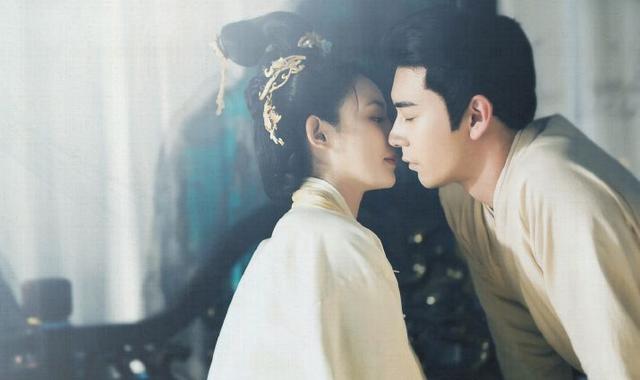 车祸后躺在地上吻，拔掉氧气管还要吻，国产剧花式吻戏智商在哪？