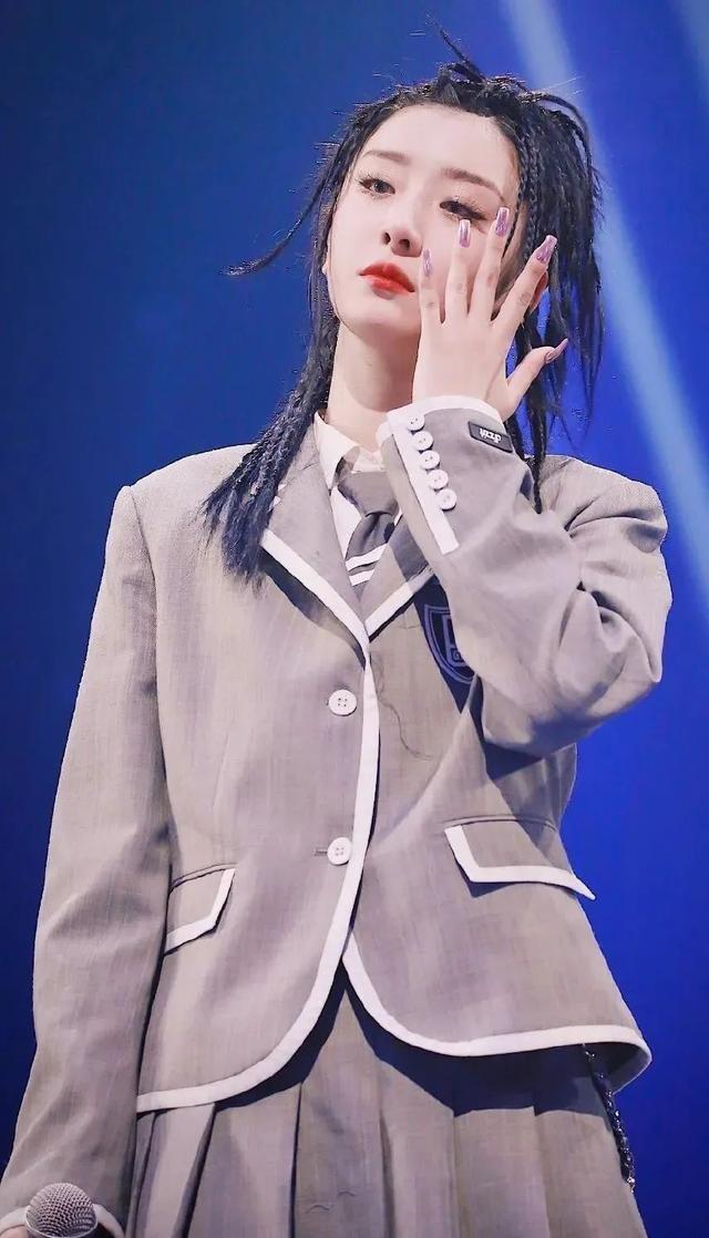 《青你2》排名惹争议，面冷心热的赵小棠竟然是她们中的隐形富二代