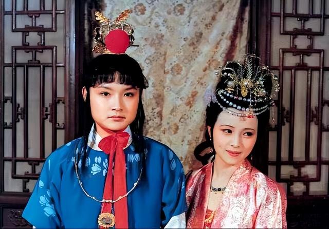 贾蓉：宁国府嫡长孙，一生没有子女，妻子病逝后，他彻底变坏