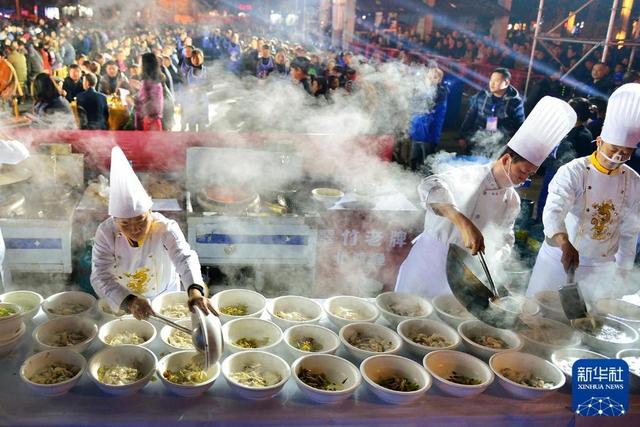 “国社之镜·世纪光影”新华社新闻摄影展丨丰衣足食(下篇)