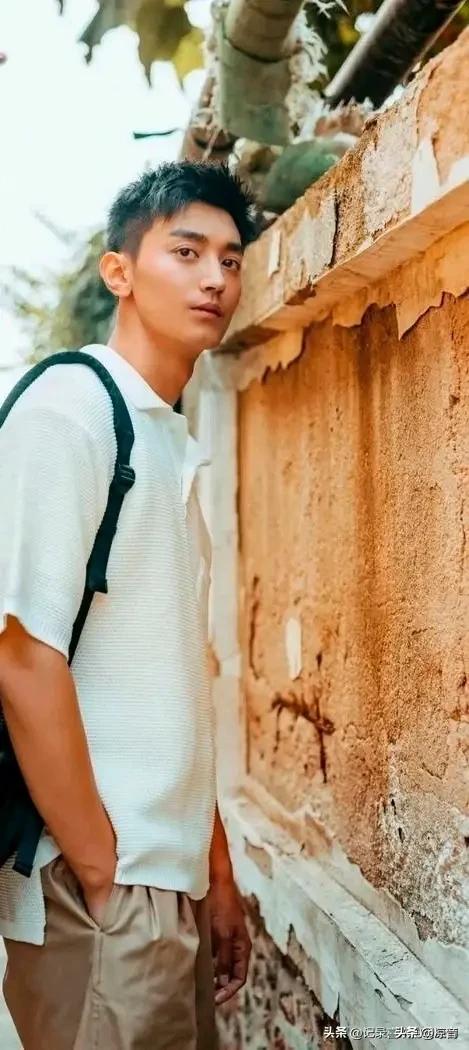 来看看翟子路和他的两位同学,看看这三位青年男演员哪一位最帅