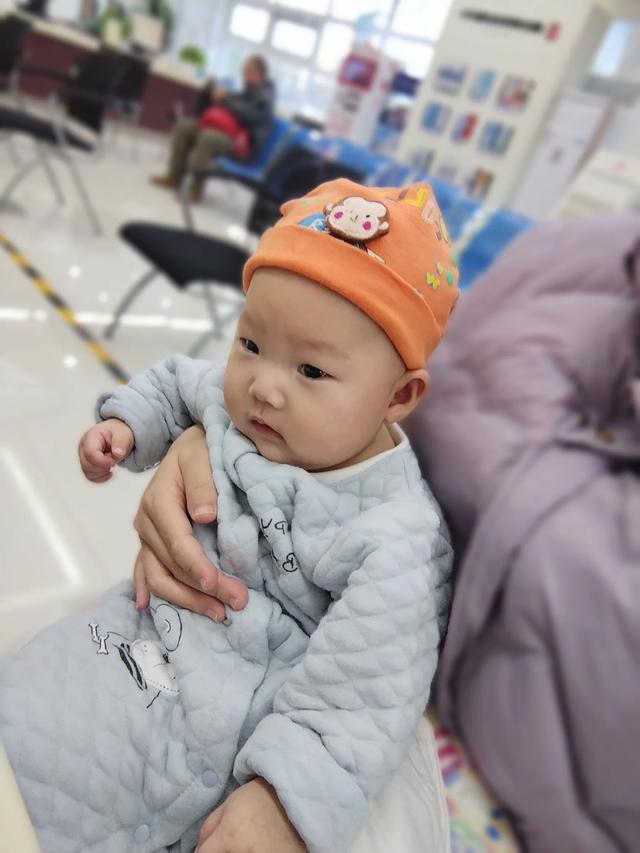 24.10.28日～11.25日，趴，翻身翻地下，叫妈妈