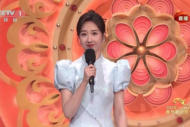 央视美女主持人王嘉宁：29岁嫁人，老公年轻帅气，爱情事业双丰