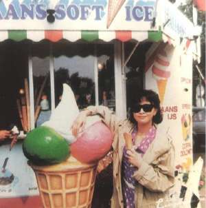 刘嘉玲图片(看了24岁的刘嘉玲才知道什么叫颜霸，网友：难怪梁朝伟为之倾倒)