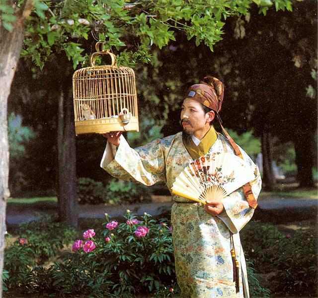 贾蓉：宁国府嫡长孙，一生没有子女，妻子病逝后，他彻底变坏