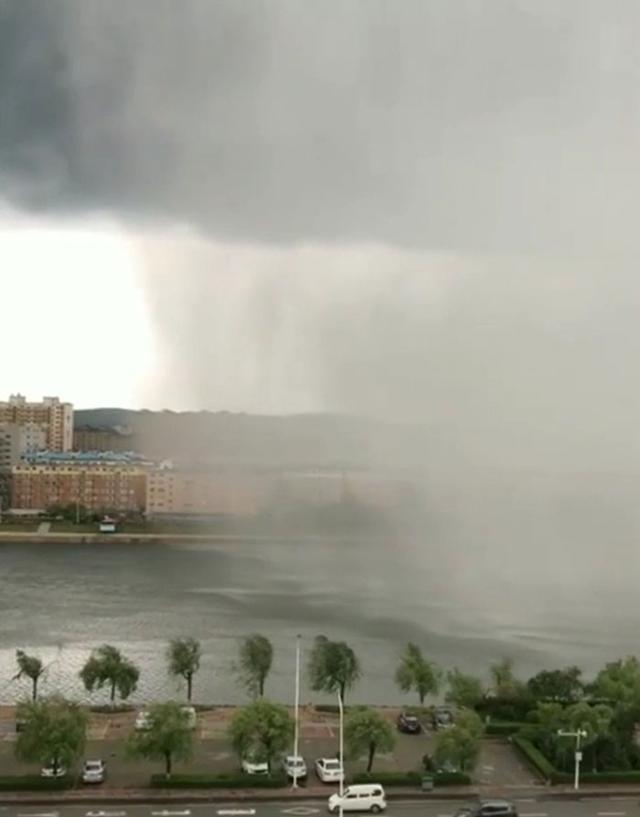 外国网友分享大自然令人震撼的瞬间，这世界真的太美好了