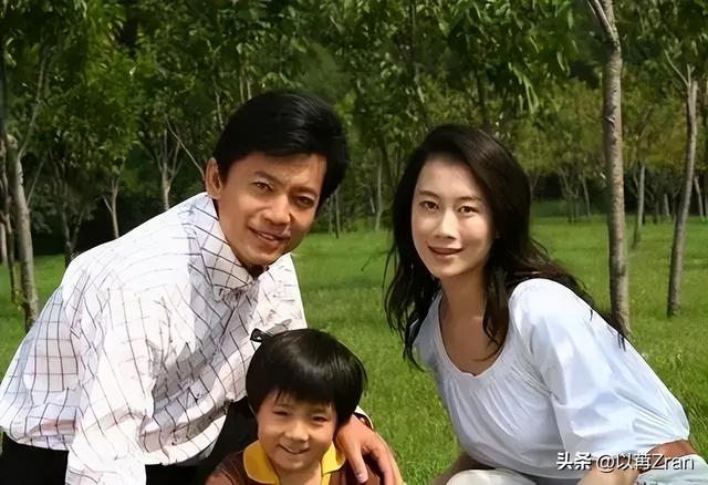 演员何政军：娶了初恋为妻，婚后生一女，如今咋样了？