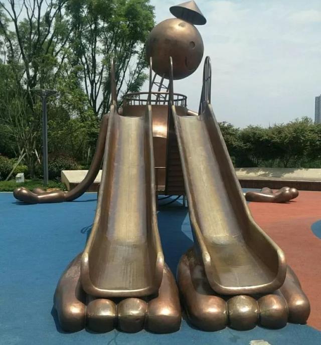 痛！摸了一下，手掌皮肤像“被融了”！最近高发，务必警惕！