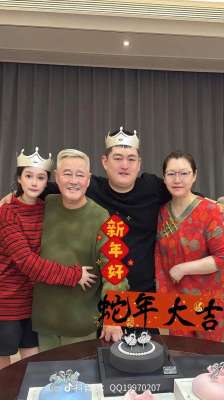赵本山的女儿(67岁赵本山为28岁龙凤胎儿女庆生，其妻子马丽娟罕见现身)