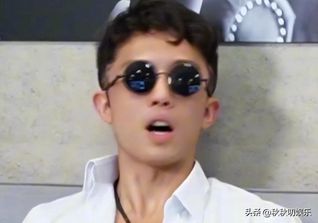 被畸形母爱毁掉的星二代：母乳12年，同床15年，荒唐的事还在后面