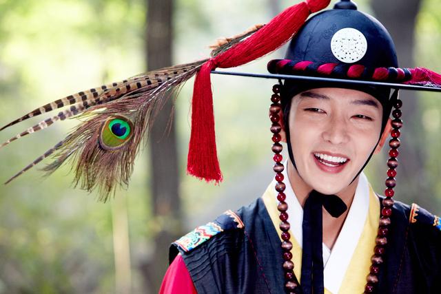 《太阳的后裔》宋仲基，扒一扒他的这些年还有女朋友... ..