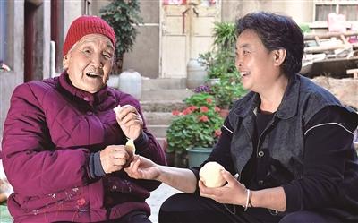 闲不住爱干家务 与儿媳相处和睦