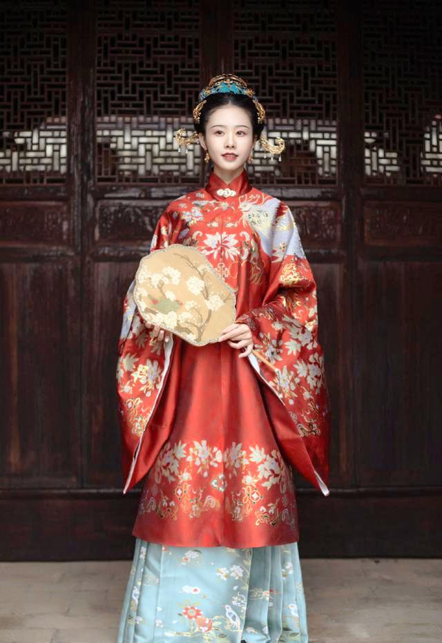 红楼梦的怪现象：遍地是二爷，到处藏续弦，背后是何玄机？