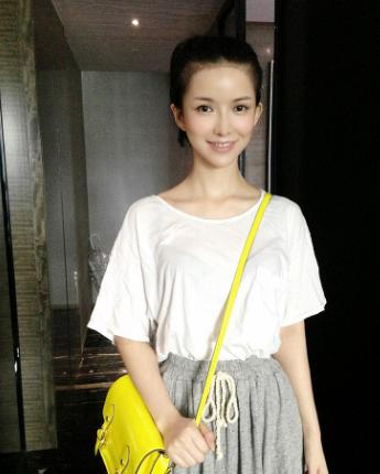 班嘉佳最清纯女孩,特别的美丽特别的魅力,美让人无法抗拒住诱惑