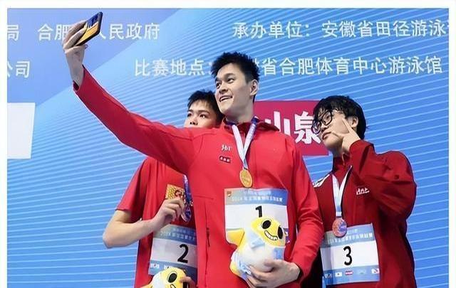 张豆豆：我因挺胸照意外走红，如今身后却跟了最爱哭的“大高个”