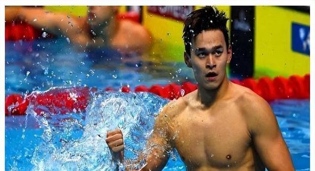 张豆豆：我因挺胸照意外走红，如今身后却跟了最爱哭的“大高个”